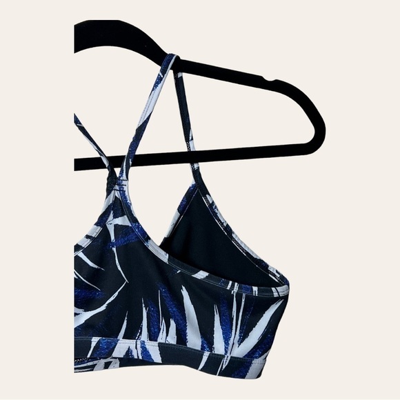 1166. Fabletics ELLIE SPORTS BRA HAWAIIAN TROPICAL PRINT BLUE/WHITE/BLACK - Picture 5 of 7